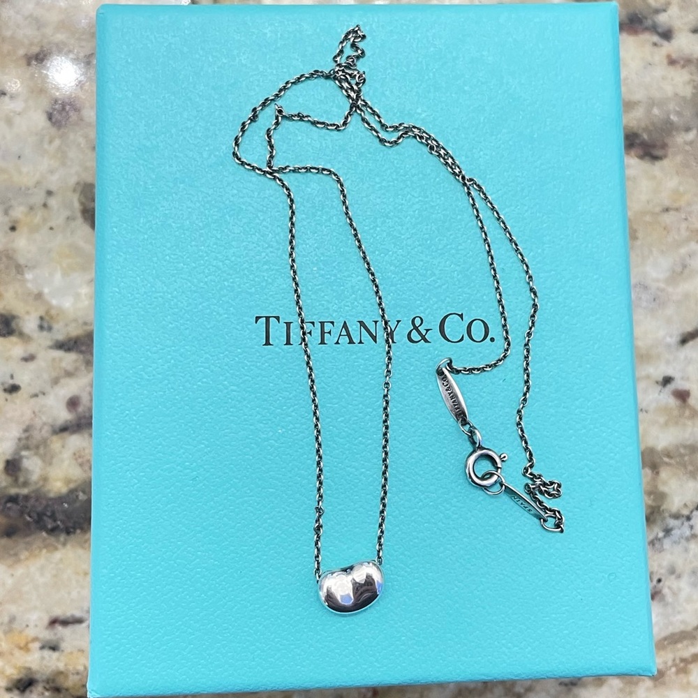 Tiffany & Co - Elsa Peretti Bean pendant necklace